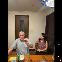 可能是 2 個人和顯示的文字是「午3：44 9月30日週二 已結束直播 56% % 留言...... 留言. 留言 땀 」的圖像