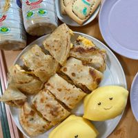 可能是港式點心和半圓形餡餅的圖像