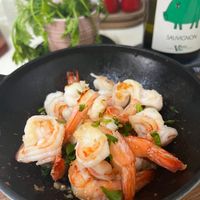 可能是蝦和顯示的文字是「 OR LEPETITCOO LEPETITCOC LE PETIT coC SAUVIGNON NON 」的圖像