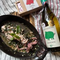 可能是顯示的文字是「 COCHONNET LE PETIT 3 CABERNET CABERNET SAUVIGNON N keoo 22 LEPETIT EAITTCOCHONNET ABERTS COCHONNET SAUVIGNON Pco o. 」的圖像