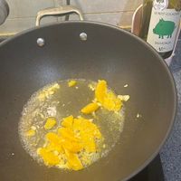可能是炸魚和薯條的圖像