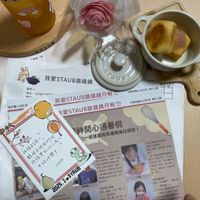 可能是 4 個人、日記和文字的圖像