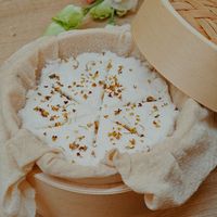 可能是豆腐、蛋糕和小木犀樹的圖像