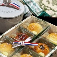 可能是‎顯示的文字是「 ‎STAUB STAUR STAUR مار W =D-AY D t A-Y ى -A- A D star taub ED-A-Y‎ 」‎的圖像