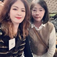 可能是 2 個人和文字的圖像