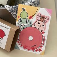可能是‎顯示的文字是「 ‎ይይመ LEPETIT LE PETIT COCHONNET COCHONNET SAUVIGNON NET SAUNVIERET CABERNET ال o CABERN lPoo 一 IOSTAUB‎ 」‎的插圖