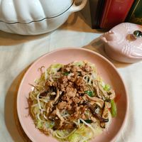 可能是麵、炒麵、義大利麵和拉麵的圖像