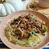 可能是麵和炒麵的圖像