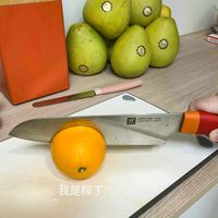 可能是刀、梨子和文字的圖像