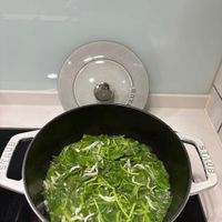 可能是綠葉甘藍和莙薘菜的圖像
