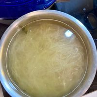 可能是麵、拉麵、炒麵和義大利麵的圖像