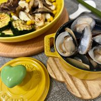 可能是香菇、火鍋和文字的圖像
