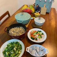可能是炒飯、豆腐和麵的圖像