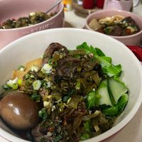 可能是香菇、水波蛋、麵和拉麵的圖像