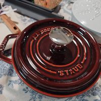 可能是顯示的文字是「 T2U STAU'B U'B 」的圖像