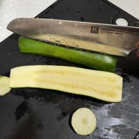 可能是食物和刀的圖像