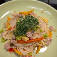 可能是拉麵、義大利麵、麵和顯示的文字是「九月直播_6 肉醬義大利麵佐荷蘭醬」的圖像
