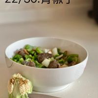 可能是豆腐和顯示的文字是「 22/30:青椒丁 22/30 EWIUNG 」的圖像