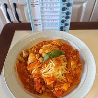 可能是義大利麵、豆腐和文字的圖像