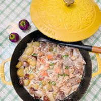 可能是顯示的文字是「 STAUB STAUB E 」的圖像