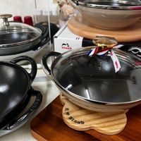 可能是顯示的文字是「 staub y Staub 」的圖像