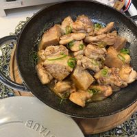 可能是豆腐和顯示的文字是「 staub staub staub Flavor9Lave Flavor STAUBA STAUB สกชนร SOVLS 」的圖像