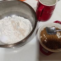 可能是脆皮奶酥蛋糕的圖像