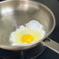 可能是蛋黃和水波蛋的圖像