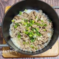 可能是顯示的文字是「 S 料理學習日起」的圖像