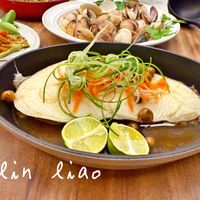可能是麵、豆腐和顯示的文字是「 C 2ኪም Elin liao 」的圖像