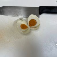 可能是水波蛋和蛋黃的圖像