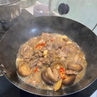 可能是燉小牛膝和香菇的圖像