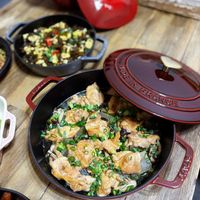 可能是‎西班牙大鍋飯和‎顯示的文字是「‎愛 ق MADEIN IN MADE FRANCE DEINGRANCE PRANGE TVE‎ 」‎‎ 的圖像
