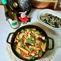可能是香菇、麵、義大利麵、豆腐、燉小牛膝、西班牙大鍋飯和文字的圖像