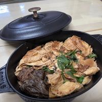 可能是豆腐、香菇、火鍋和文字的圖像