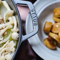 可能是豆腐、火鍋和香菇的圖像