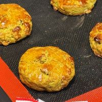 可能是顯示的文字是「 ub staub 」的圖像