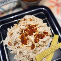可能是炒麵、拉麵、豆腐、義大利麵和文字的圖像