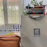 可能是工具袋和顯示的文字是「 P. ※ ZWILLING 」的圖像