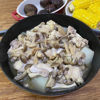 可能是顯示的文字是「 V STA STAUB STAUS เรา 」的圖像