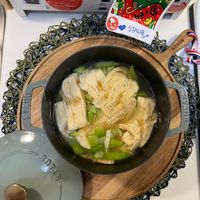 可能是火鍋、豆腐和文字的圖像