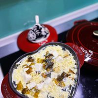 可能是牧羊人派、豆腐、火鍋和文字的圖像