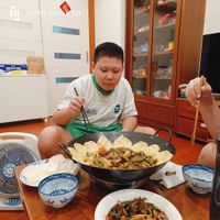 可能是豆腐、義大利麵、火鍋、炒麵和文字的圖像