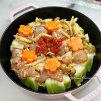可能是豆腐、拉麵、炒麵和麵的圖像