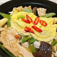 可能是豆腐、火鍋、香菇和麵的圖像