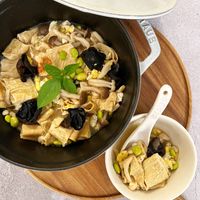 可能是豆腐、香菇、義大利麵和文字的圖像