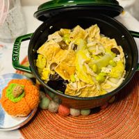 可能是火鍋、麵、豆腐和文字的圖像