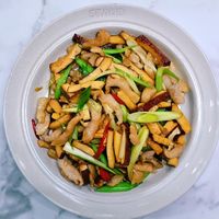 可能是炒麵和義大利麵的圖像