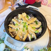 可能是牧羊人派、火鍋、香菇、肉餡餅和文字的圖像