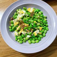 可能是水波蛋、豆煮玉米和豌豆糊的圖像